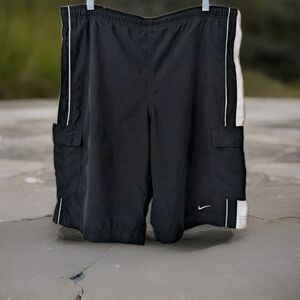 Nike Athletic Cargo Shorts Mens Medium Relaxed Black Sports Athleisure Outdoor